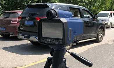 レーザースピードカメラはどのくらいの距離から速度を測定し始めますか?